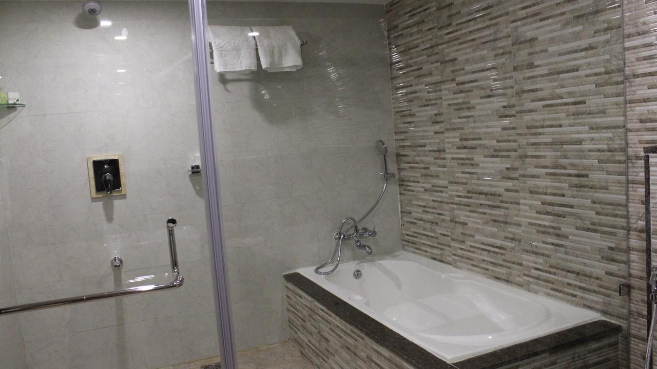 Vijayawāda Hotel Ajantha Evergreen מראה חיצוני תמונה